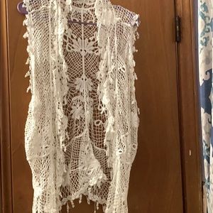 Sleeveless crotched white vest - L